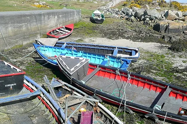 Baile na hAbhann Theas (Ballynahown South) These Connemara carrachs can be seen tied up at many small…