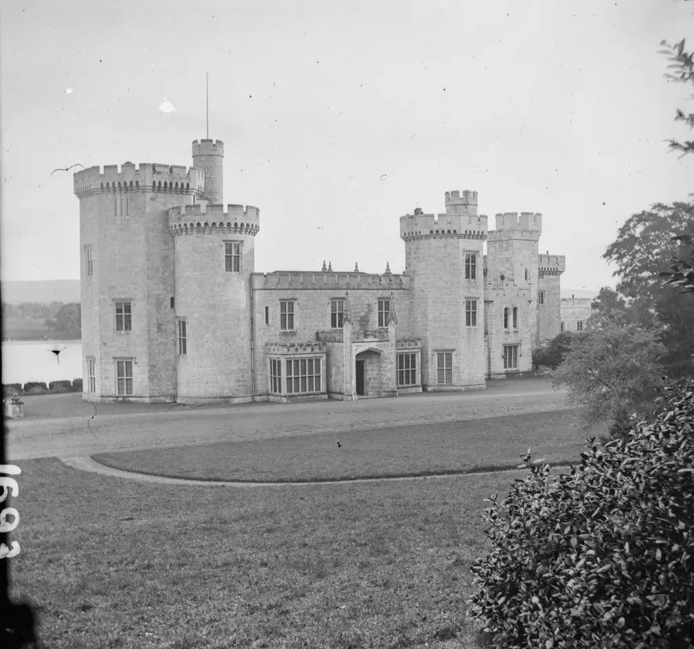 Today we have a fine shot from the Stereo Pairs collection showing a "Toy" castle somewhere!  These always remind me of AJ Cronins classic novel "Hatters Castle