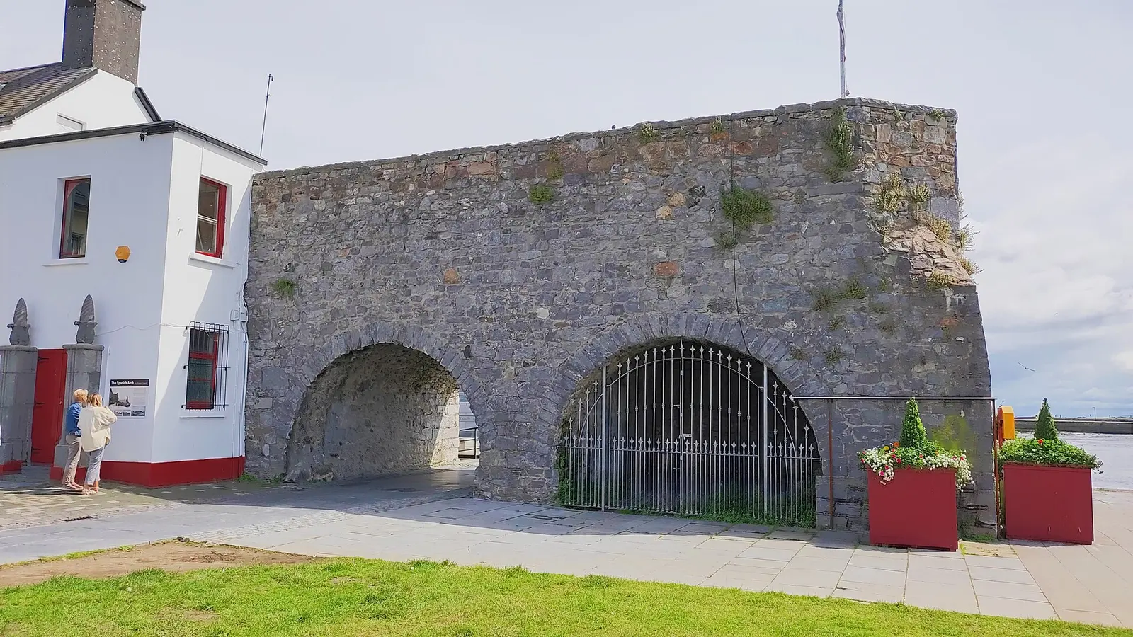 Spanish Arch in Galway An póirse caoch