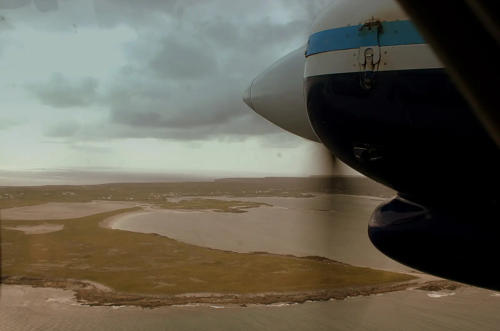 AER ARRAN ISLANDS BN2B ISLANDER FLIGHT EI-CUW FROM INVERIN AIRFIELD CONNEMARA TO INIS MOR ARRAN ISLANDS…
